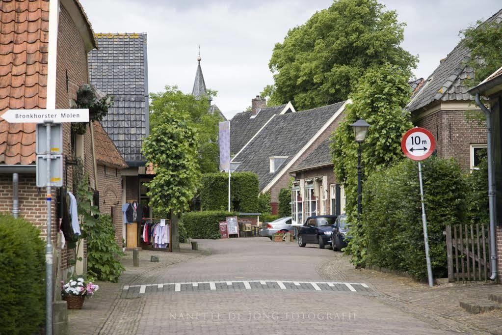Herberg De Gouden Leeuw Bronkhorst Exterior photo