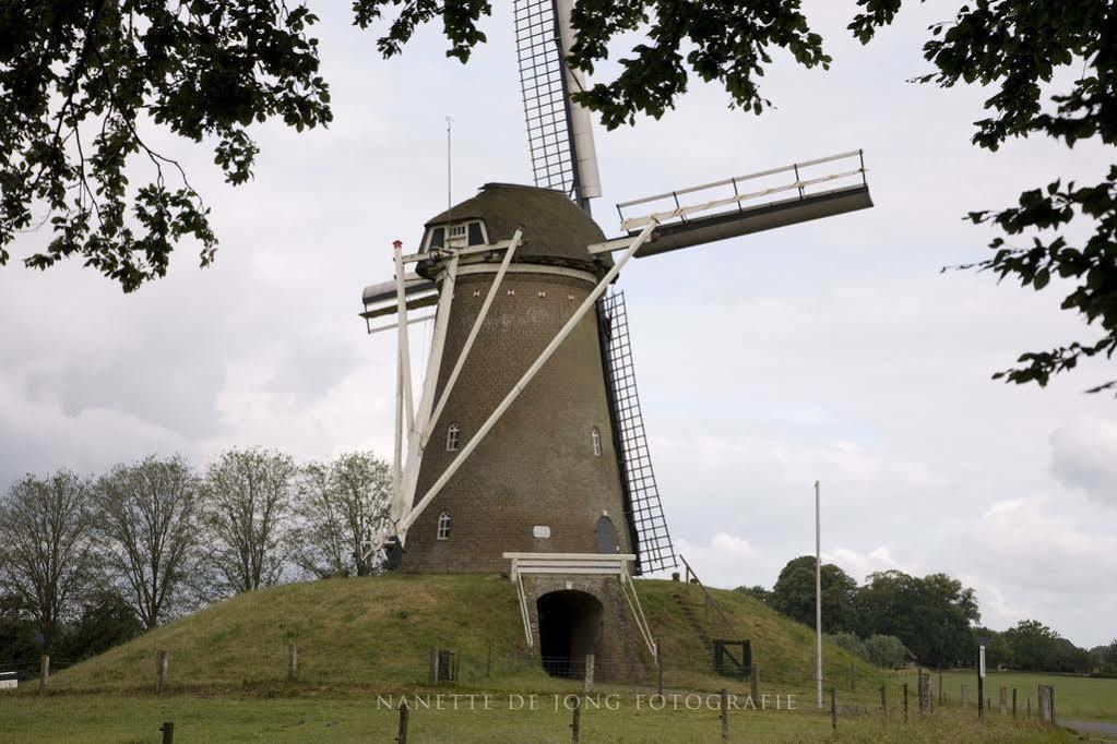 Herberg De Gouden Leeuw Bronkhorst Exterior photo
